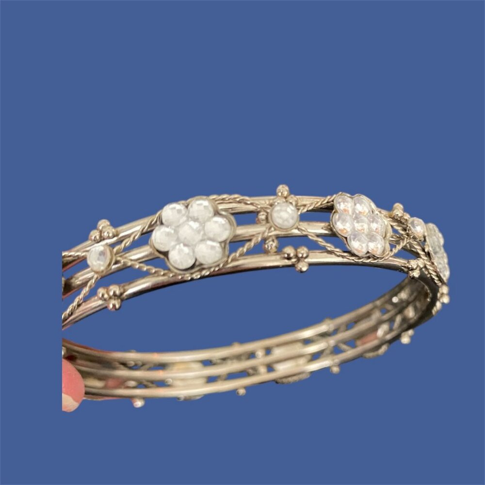 Charming  bracelet with beads
